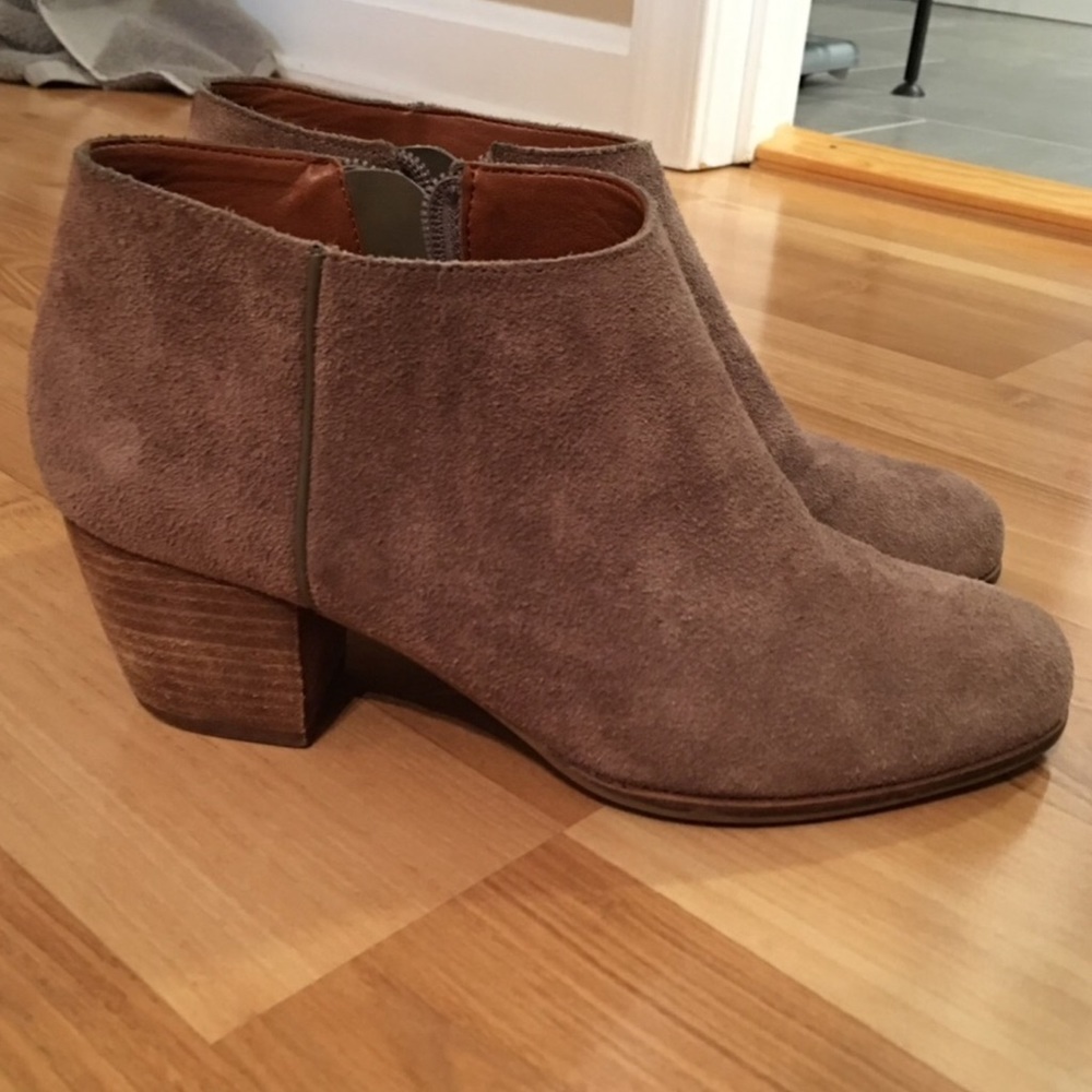 Lucky Brand zip up booties
